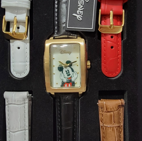 Disney Limited Edition Mickey Mouse Leather Watch Set 5 bands - Picture 3 of 3